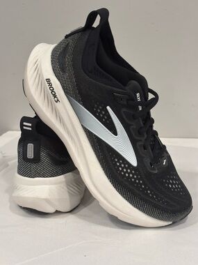 Brooks Glycerin 23 Black Sneakers with White in Size 8 in Wide Width